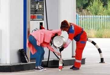 散裝汽油實(shí)名制銷(xiāo)售 加油站安裝智能人證合一核驗(yàn)系統(tǒng)