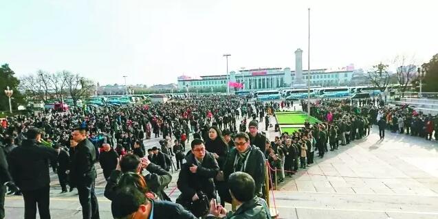 兩會期間警犬配VR