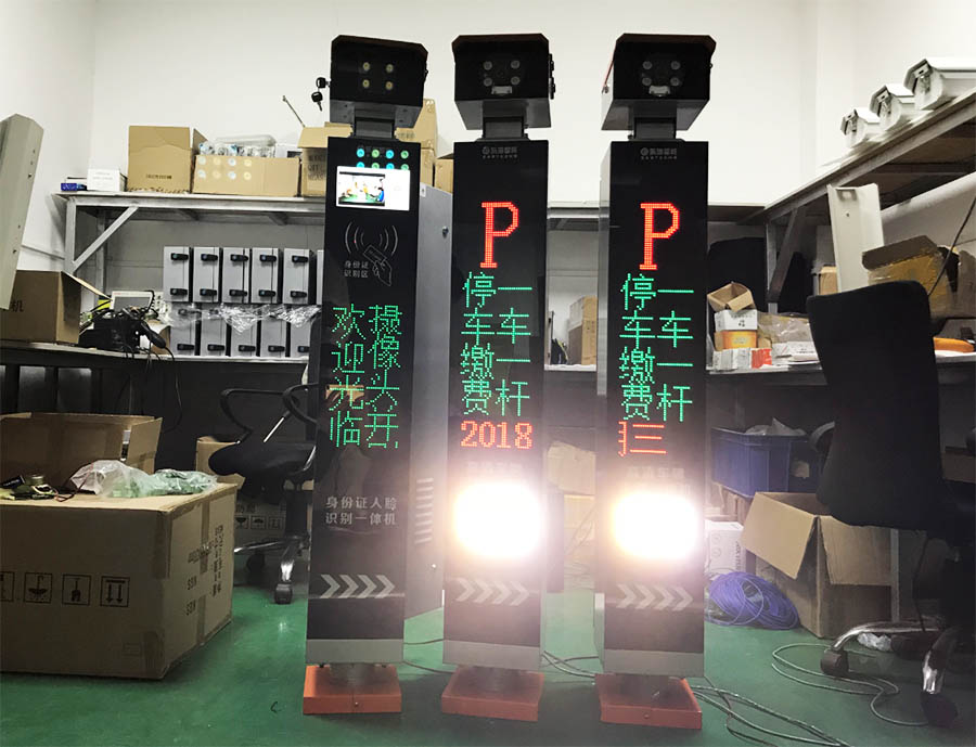 東信人證車人臉車牌識別通道管理系統(tǒng)實物拍攝