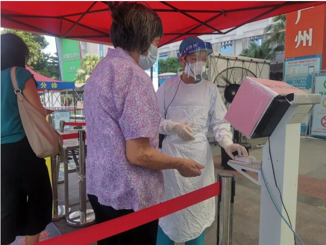 番禺中心醫(yī)院使用身份證智能驗碼一體機(jī)