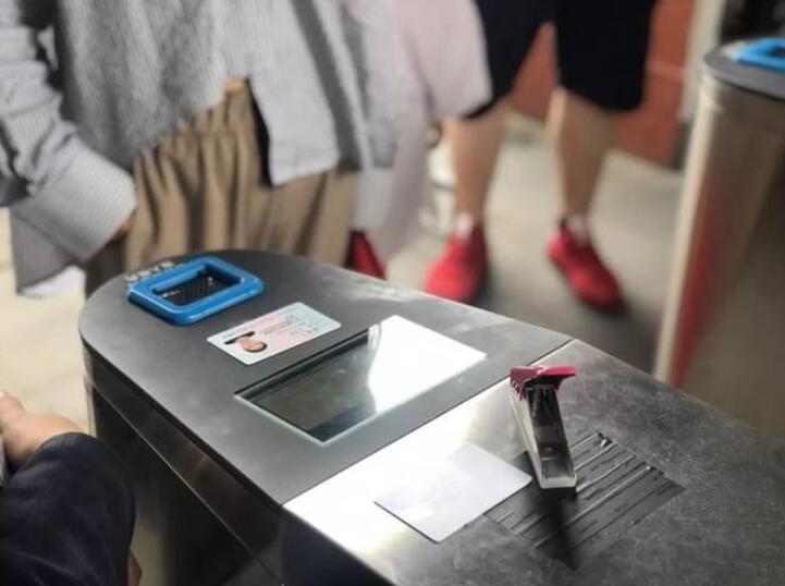 閘機刷身份證快速入園