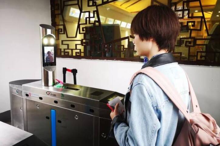人臉識別閘機內(nèi)置身份證讀卡模塊