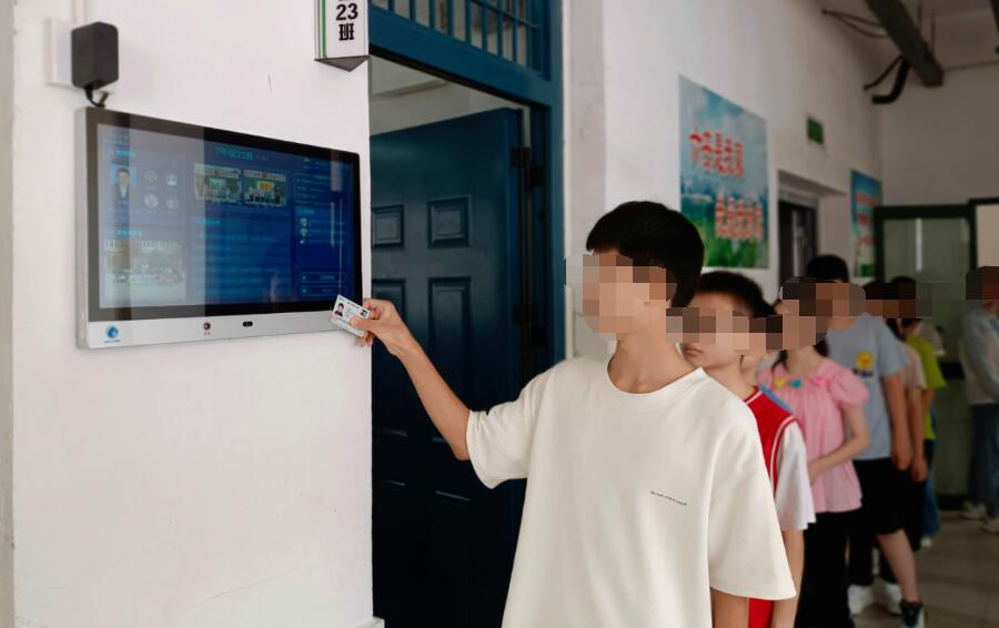 壁掛式電子班牌內(nèi)置第三代社?？ㄗx卡器模塊